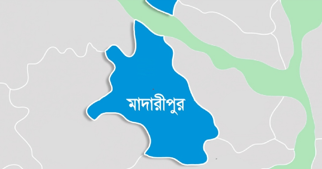 আধিপত্য বিস্তারকে কেন্দ্র করে মাদারীপুরে সংঘর্ষ, শতাধিক হাতবোমা বিস্ফোরণ