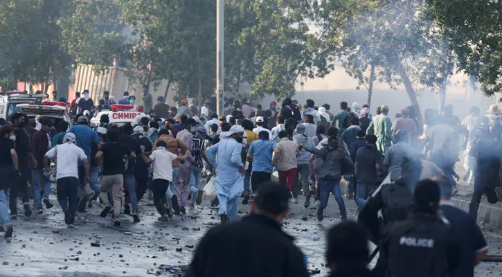 করাচির সহিংসতায় সরাসরি গুলিবর্ষণ করেছে মার্কিন মেরিন