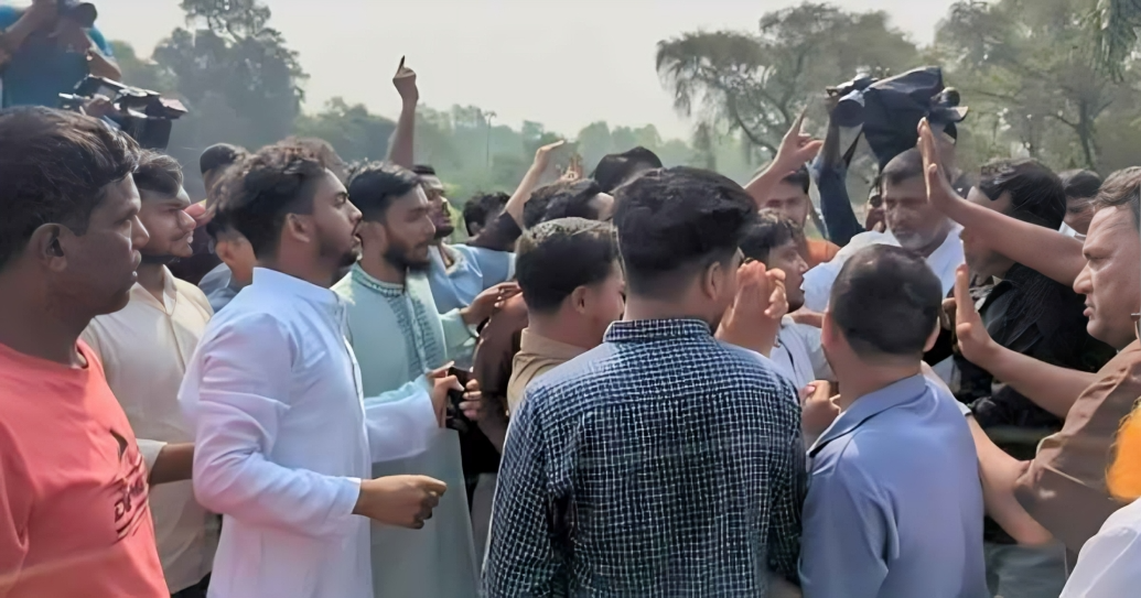 পরিস্থিতি নিয়ন্ত্রণে পুলিশ মোতায়েন