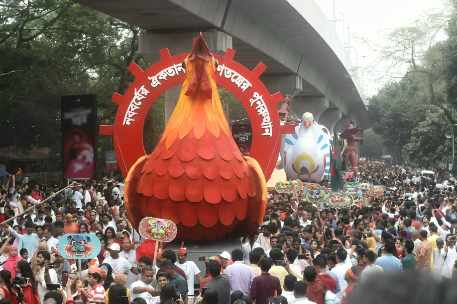 শান্তিপূর্ণ পরিবেশে শেষ বৈশাখী শোভাযাত্রা