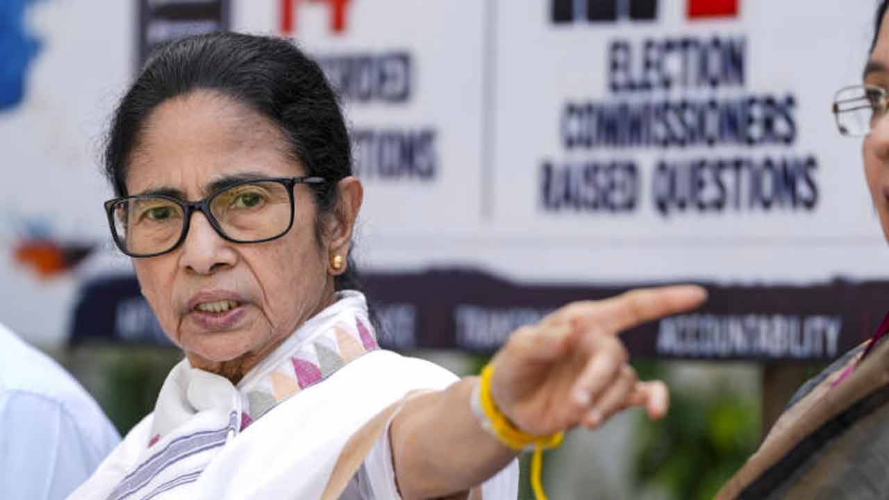 নির্বাচন কমিশনের বিরুদ্ধে তৃণমূলের মিছিল