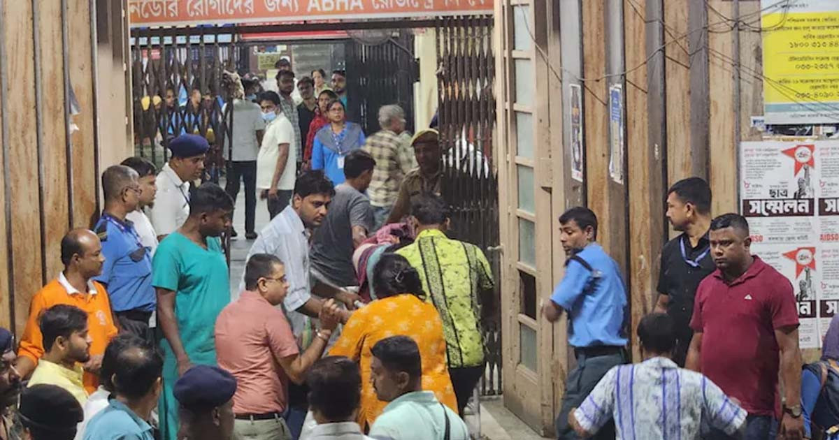 কলকাতার দুর্গাপূজার মণ্ডপে পদদলন, নিহত অন্তত ১৮