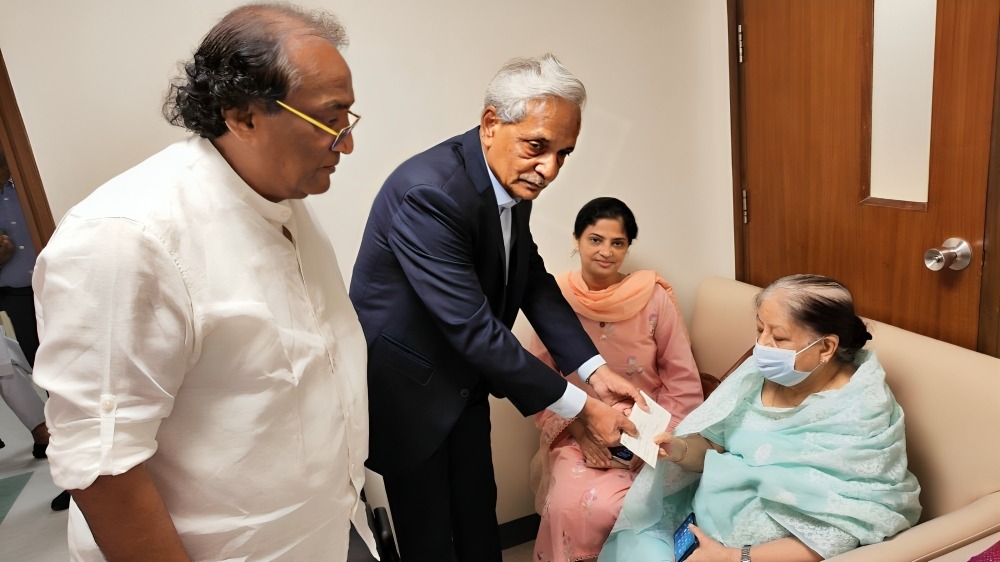 অসুস্থ মোস্তফা মনোয়ারের পাশে সংস্কৃতি মন্ত্রণালয়