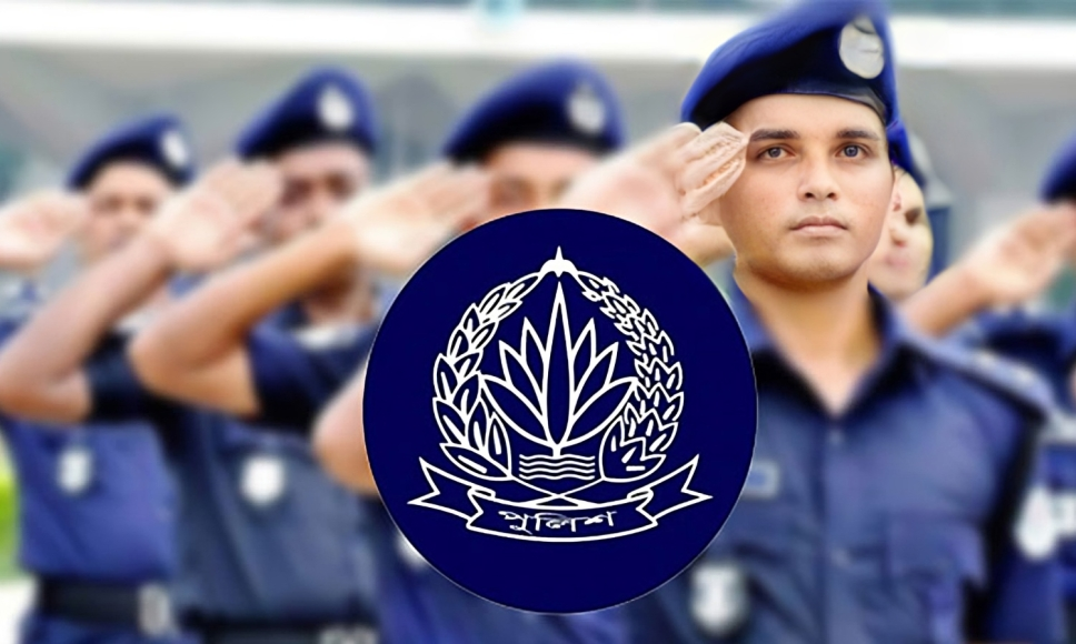 নেভি ব্লু শার্টে ফিরছে পুলিশ