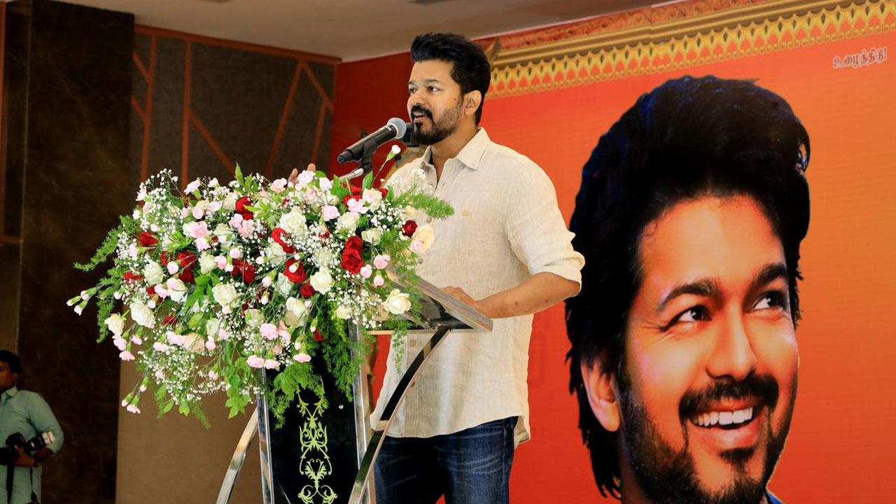 ‘বিজয়ের সরকার ছয় মাসও টিকবে না’-ডিএমকে নেতার মন্তব্য