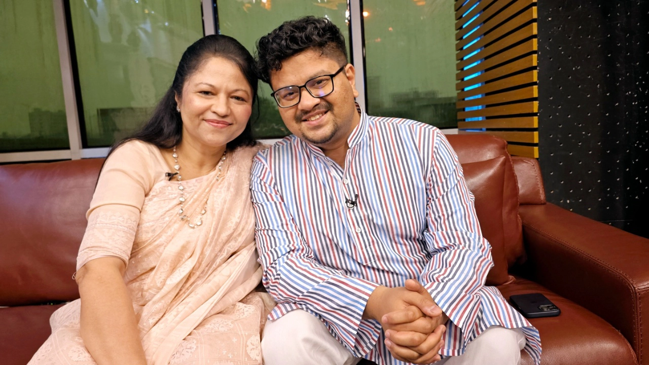 প্রথমবারের মতো মা ও ছেলে একসঙ্গে
