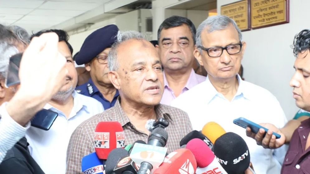 পরিবহনে ডাকাতি রোধের জন্য যাত্রীদের ছবি তোলা হবে: স্বরাষ্ট্র উপদেষ্টা
