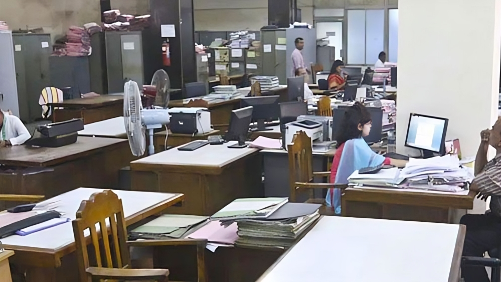 আজ থেকে অফিস-আদালত চলবে নতুন সময়সূচিতে