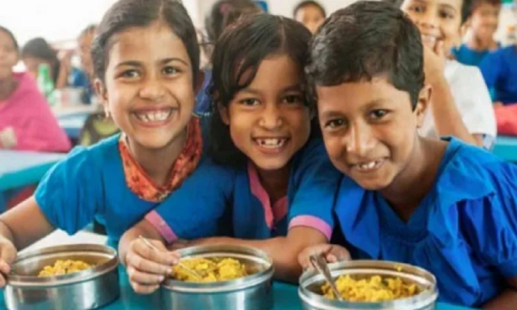দেশের ১৫০টি উপজেলার প্রাথমিক বিদ্যালয়ের শিক্ষার্থীরা এখন থেকে স্কুলে খাবার পাবে।