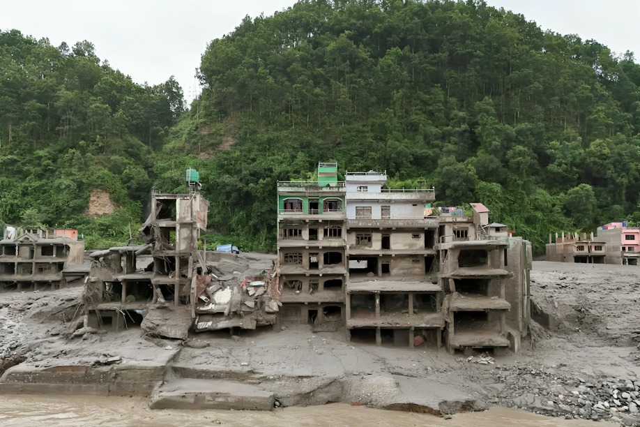 নেপাল ও তীব্বতে নিখোঁজ অন্তত ১৫শ