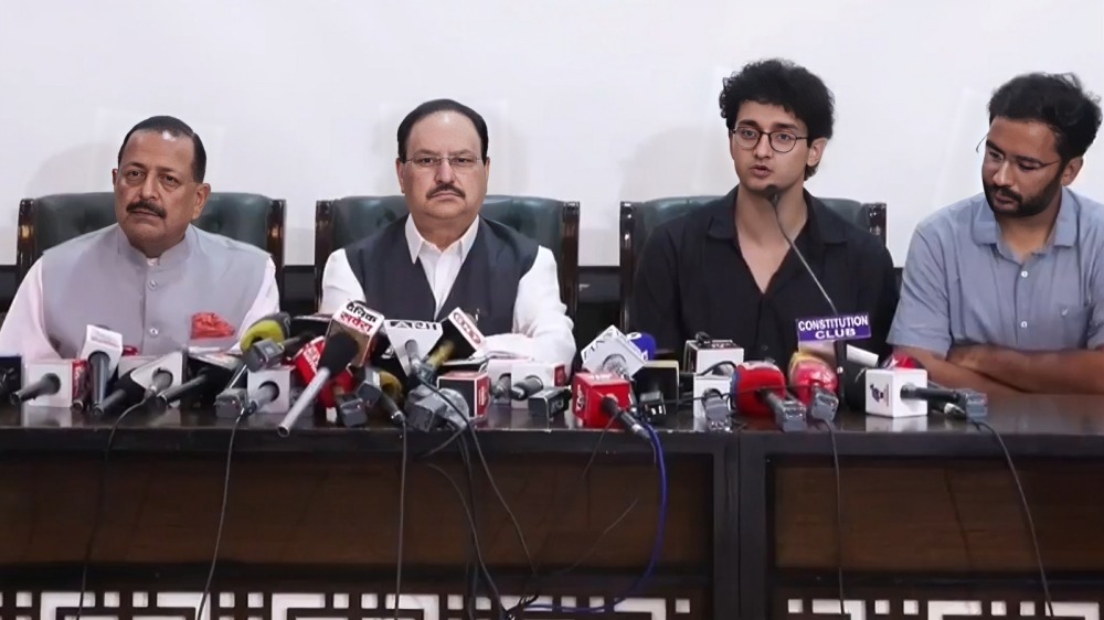 দাবি মেনে নেওয়ায় আন্দোলন প্রত্যাহার করল ককরোচ জনতা পার্টির