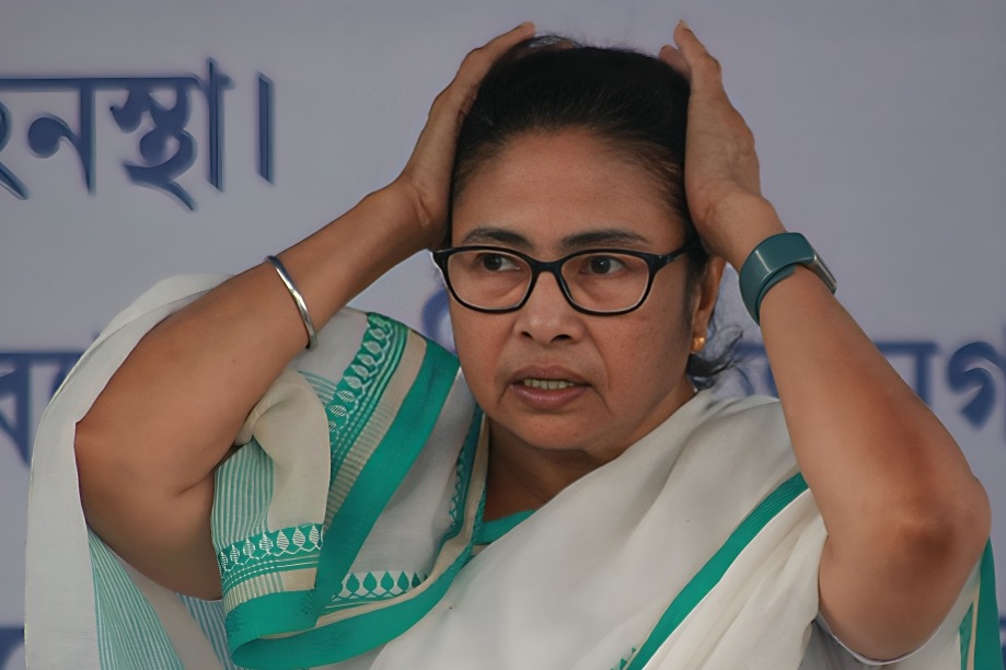 ওসমান হাদি হত্যা নিয়ে মন্তব্যের জেরে মমতার বিরুদ্ধে রাষ্ট্রদ্রোহের অভিযোগ