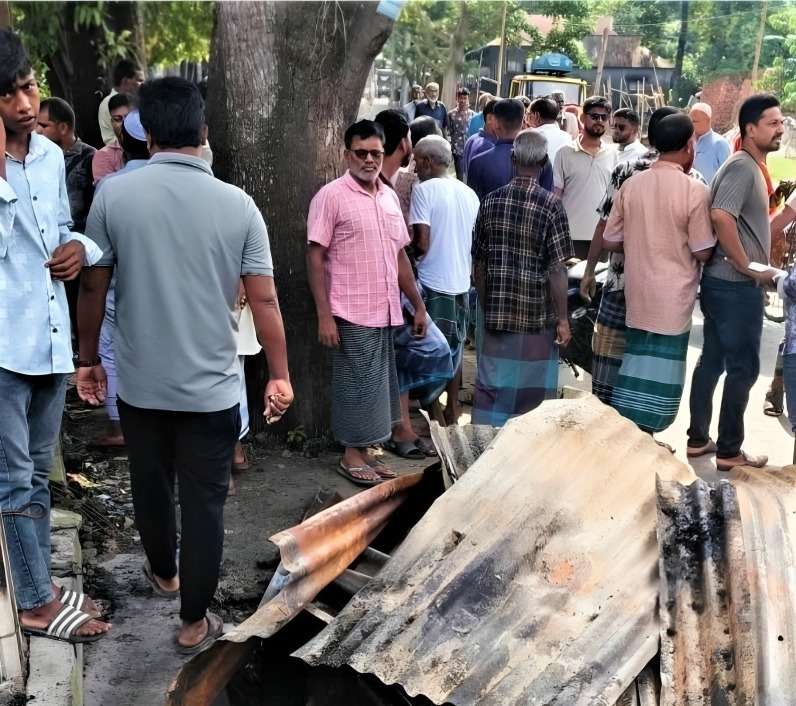 টাঙ্গাইলে ভয়াবহ আগুনে পুড়ল ৬ দোকান, ক্ষতি সাড়ে ১৬ লাখ টাকা
