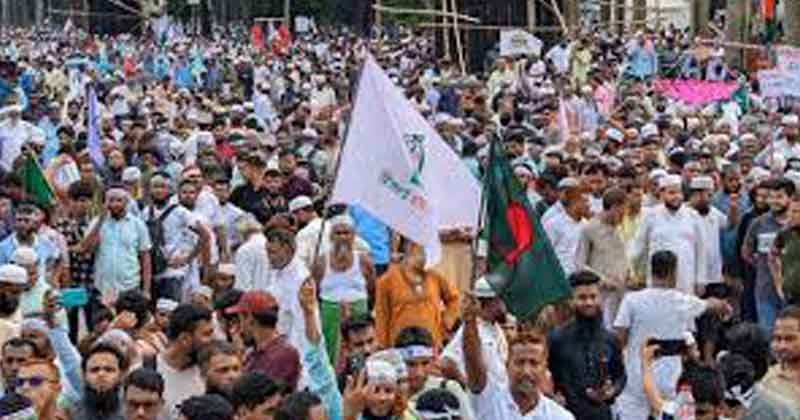 সোহরাওয়ার্দী উদ্যানে জমায়েত হচ্ছেন জামায়াতের নেতাকর্মীরা।