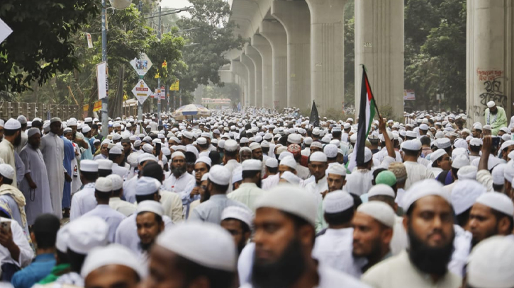 জামায়াতের সমাবেশে সোহরাওয়ার্দী উদ্যান পরিপূর্ণ হয়ে উঠেছে উপচে পড়া জনস্রোতে।