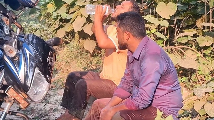 কক্সবাজারে সড়ক অবরোধ করে দুই দফায় ডাকাতি, কবলে ৫০ যানবাহন