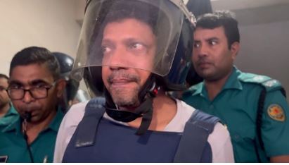 প্রিজনভ্যানে বসে অঝোরে কাঁদছিলেন পলক, তখন একজন সান্ত্বনা দিয়ে বললেন, ‘ভাই, কান্না কইরেন না।’
