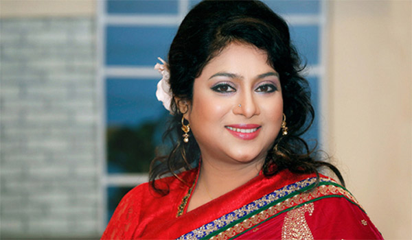 শাবনূর খুশির খবর জানিয়ে লিখেছেন, “আলহামদুলিল্লাহ”।