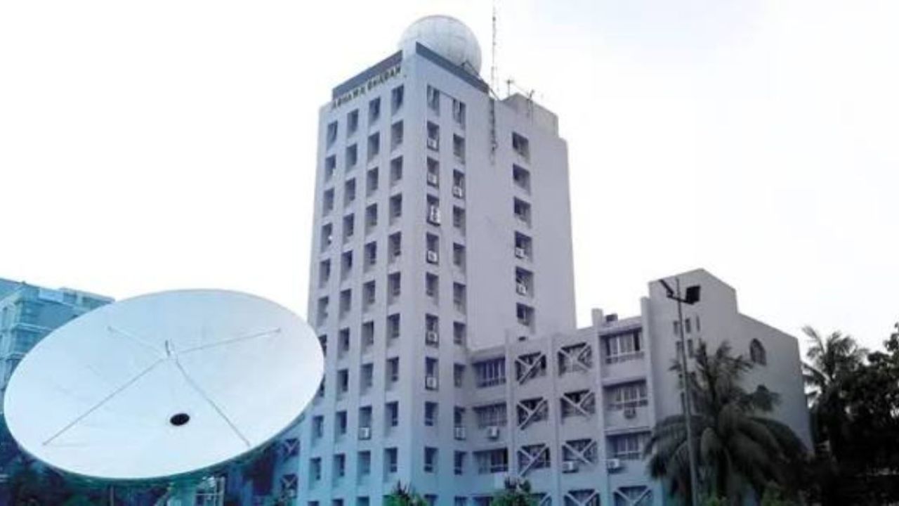 ঢাকায় বৃষ্টি ও বজ্রসহ বৃষ্টির পূর্বাভাস, কমতে পারে তাপমাত্রা