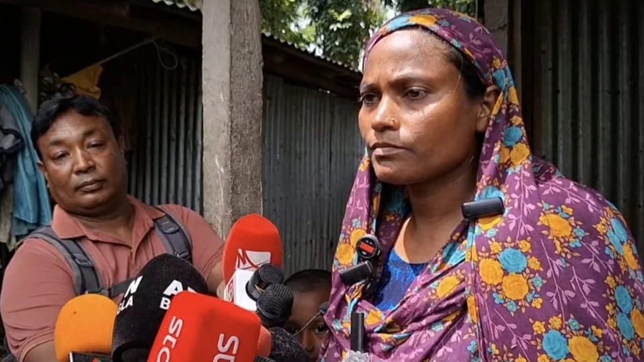 ফাঁসি ছাড়া কিছু্ই মানব না : নিজ বাড়িতে মা আয়েশা বেগম