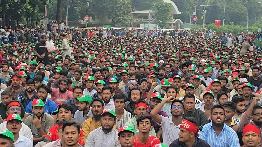 জুলাই ঘোষণাপত্র বাস্তবায়নের দাবিতে টিএসসিতে ছাত্রশিবিরের সমাবেশ
