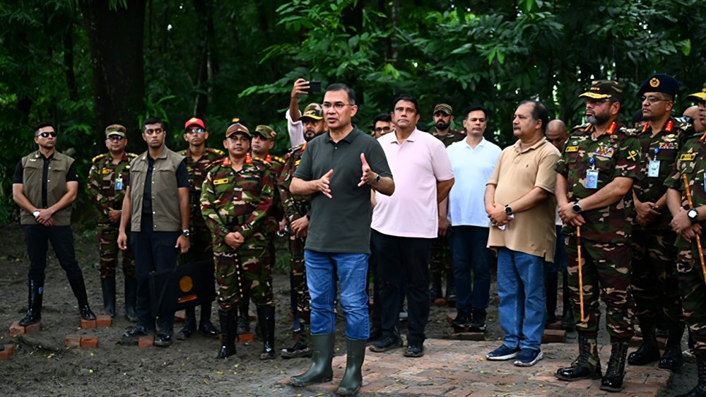 বরিশালে সেনাবাহিনীর মহড়া পরিদর্শনে প্রধানমন্ত্রী