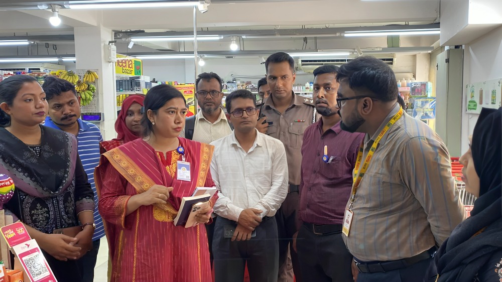 তামাকের প্রচারণা, মীনা বাজারকে ৩ লাখ টাকা জরিমানা
