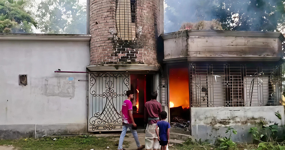 নারী শিক্ষার্থীকে ধর্ষণচেষ্টার অভিযোগ, মাদ্রাসায় আগুন