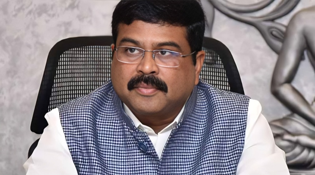 আন্দোলনের চাপের মধ্যে পদত্যাগ করলেন ভারতের শিক্ষামন্ত্রী ধর্মেন্দ্র প্রধান