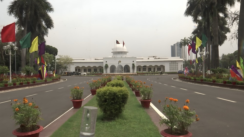 ৩৫ বছর পর প্রতিদ্বন্দ্বিতামূলক রাষ্ট্রপতি নির্বাচন, শুক্রবার বঙ্গভবনে শপথ
