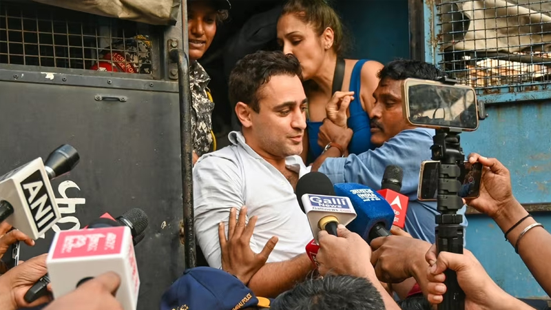 দিল্লি বিক্ষোভে অংশ নেওয়ায় ভারত ছাড়ার নোটিশ পেল কে এই ইমরান খান?