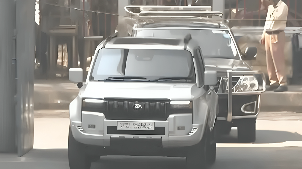 প্রধানমন্ত্রীর সরকারি গাড়ি ব্যবহার নয়, নিজের গাড়ি ও নিজস্ব জ্বালানি