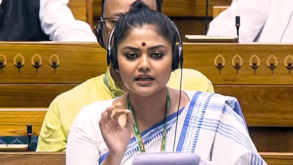সায়নী ঘোষের মাথার দাম ঘোষণা নিয়ে ভারতে তীব্র বিতর্ক