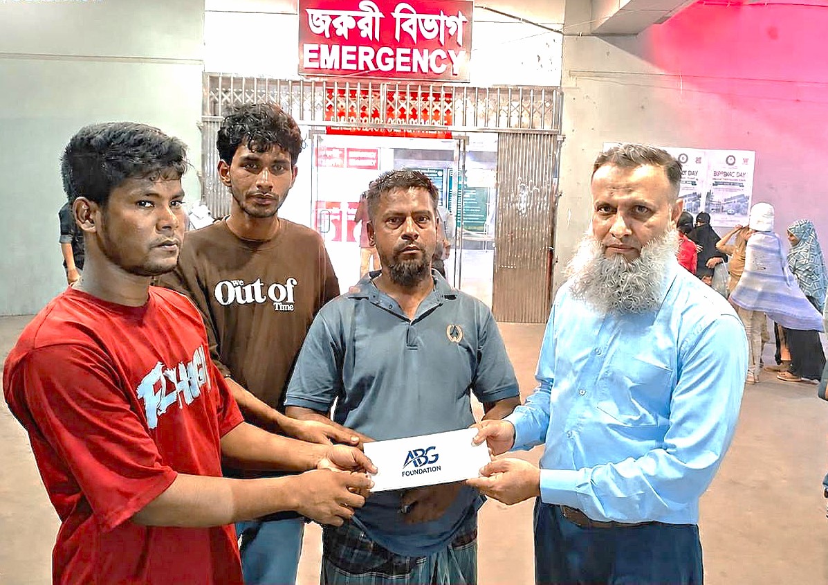 দগ্ধ রাকিবের চিকিৎসায় পাশে দাঁড়াল আনভীর বসুন্ধরা গ্রুপ ফাউন্ডেশন