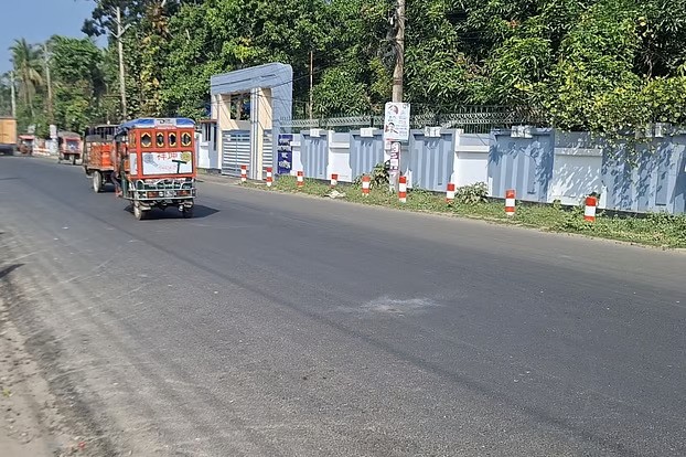 সকালে বিচারকের বাসভবনের সামনে ককটেল বিস্ফোরণ
