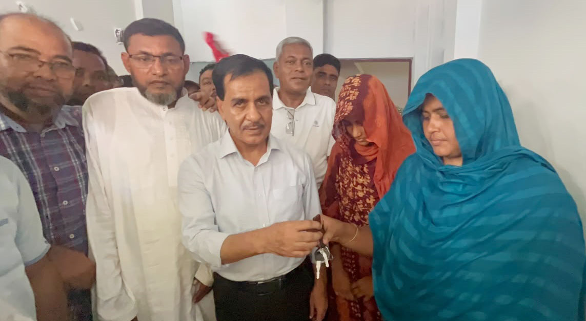 অনিশ্চয়তার দিন শেষ, এমপি ধলুর উদ্যোগে ঘর পেলেন দুই অসহায় পরিবার
