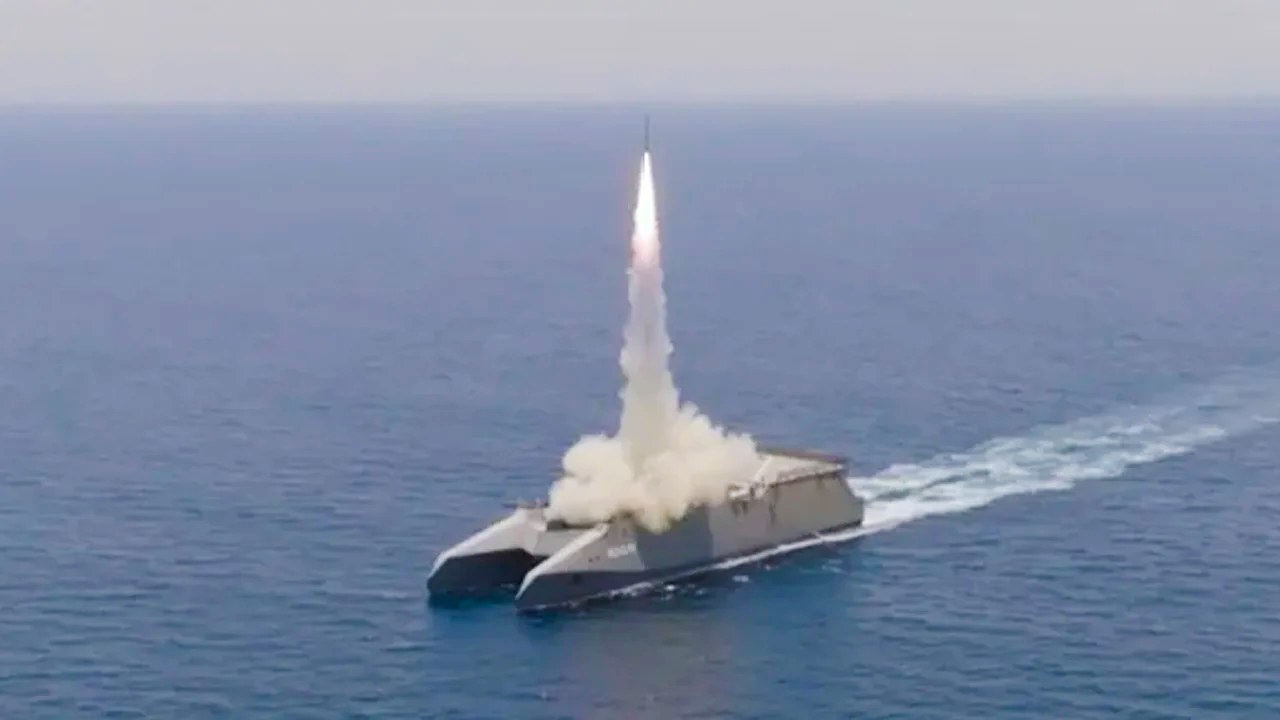 হরমুজ প্রণালি আবার বন্ধের ঘোষণা ইরানের