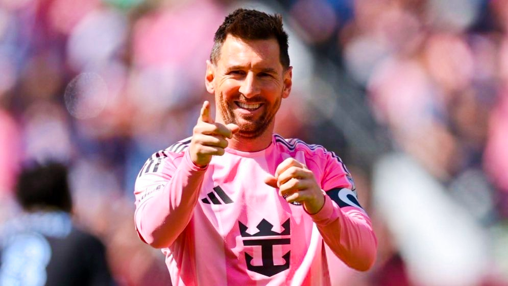 জোড়া গোলে নতুন কোচের অভিষেক রাঙালেন মেসি