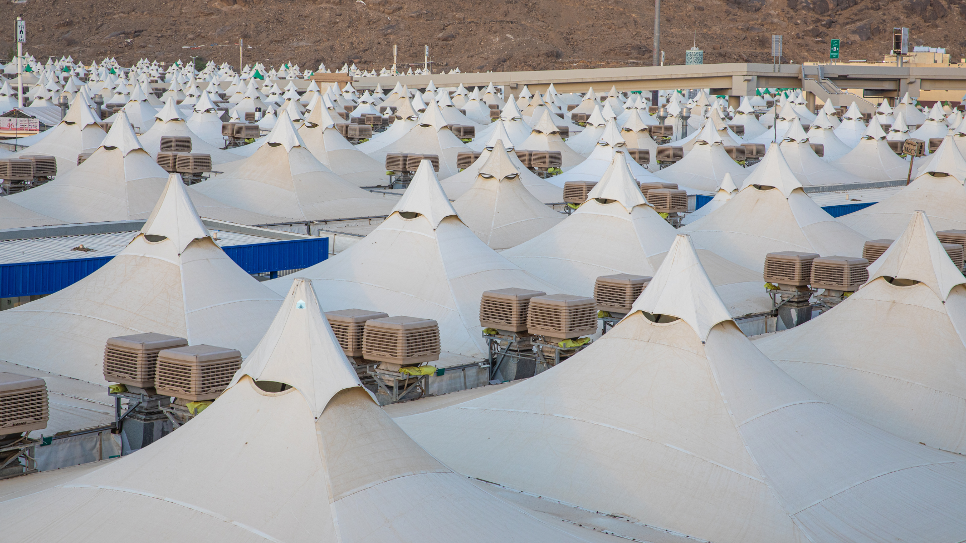 হজ সামনে রেখে মিনায় প্রস্তুত তাঁবুর শহর