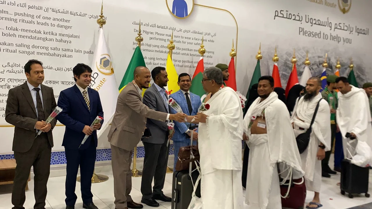 সৌদি আরবে পৌঁছেছে বাংলাদেশের প্রথম হজ ফ্লাইট
