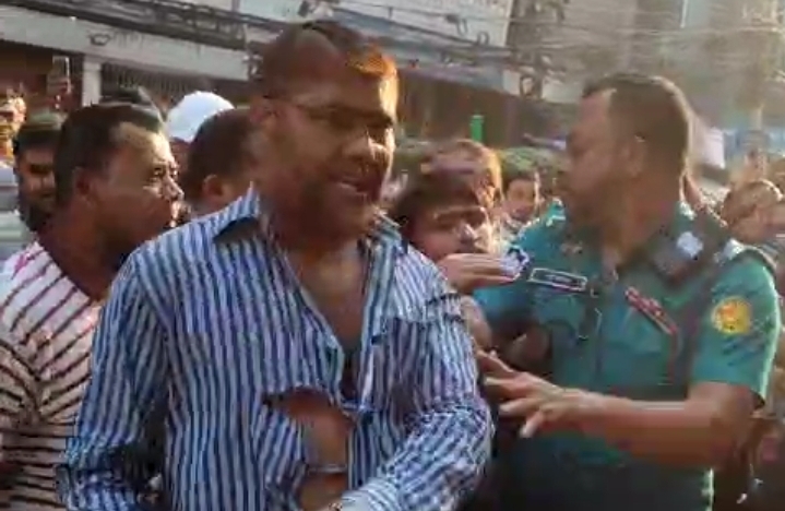 ইসলামী ব্যাংকের প্রধান কার্যালয়ের সামনে দুই পক্ষের সংঘর্ষ, আহত কয়েকজন
