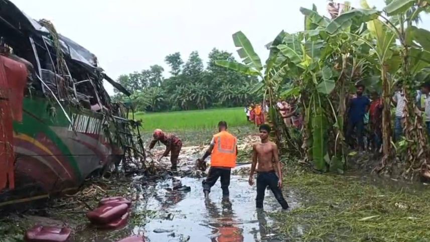 মুকসুদপুরে ভয়াবহ বাস দুর্ঘটনা: নিহত ৩, আহত ১৫