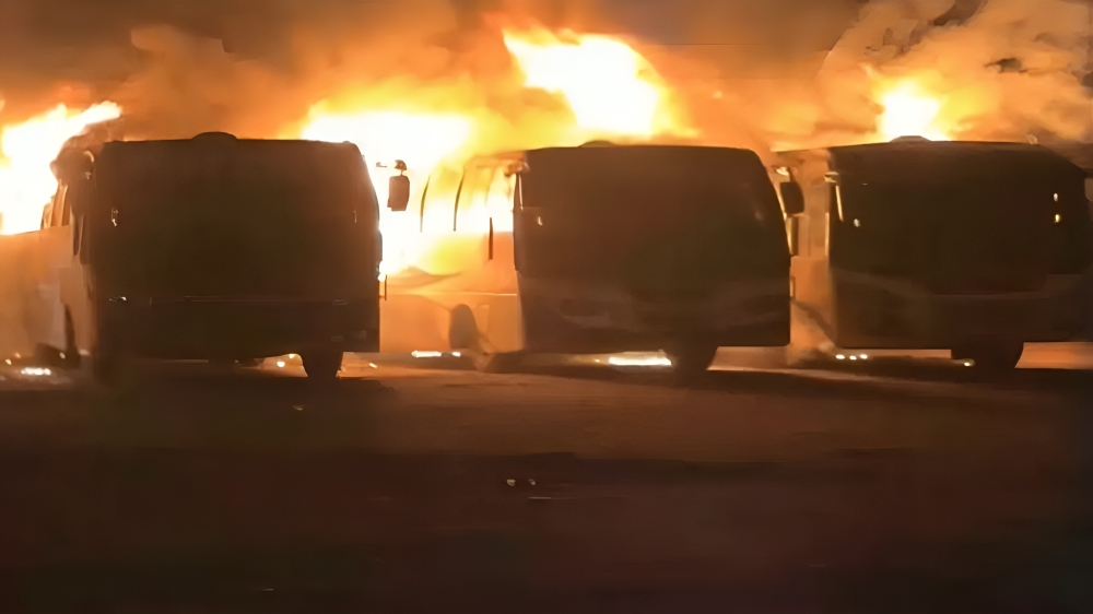 তিন বাসে আগুন