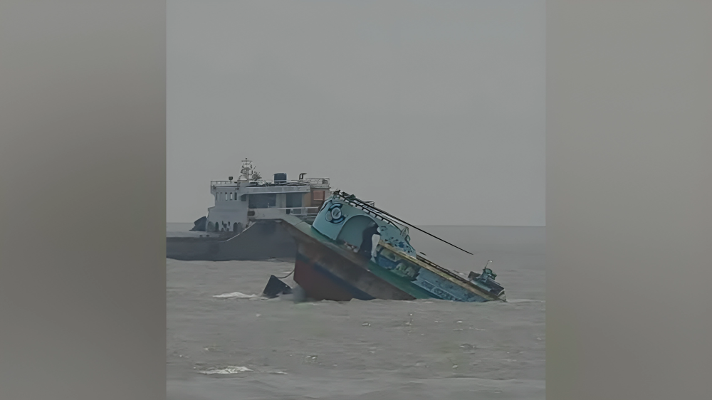 বরিশালে নৌ দুর্ঘটনা লঞ্চের ধাক্কায় ডুবে গেল বাল্কহেড