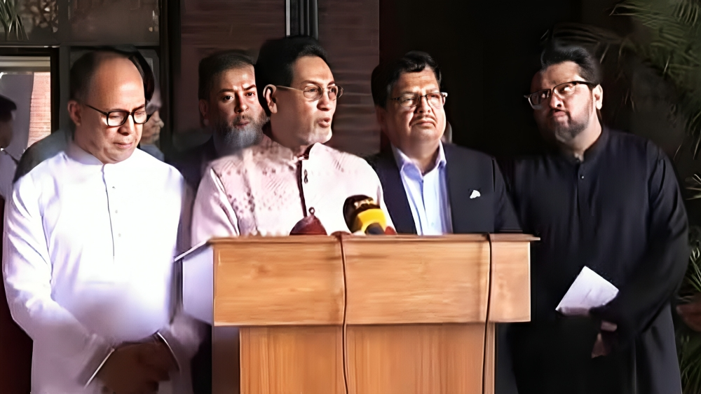 চট্টগ্রাম বন্দরে ২ লাখ টন তেল, ইতিবাচক খবর তুলে ধরার আহ্বান