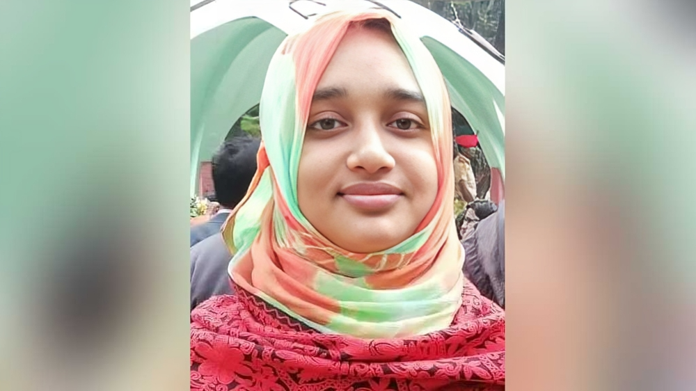 কর্মচারীর ছুরিকাঘাতে প্রাণ গেল শিক্ষিকার