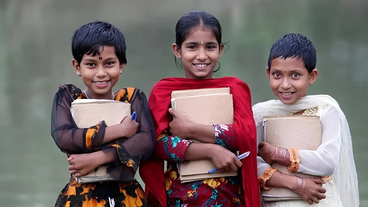 কন্যাশিশুদের শিক্ষায় অগ্রগতি, মাধ্যমিকে ঝরে পড়ায় উদ্বেগ