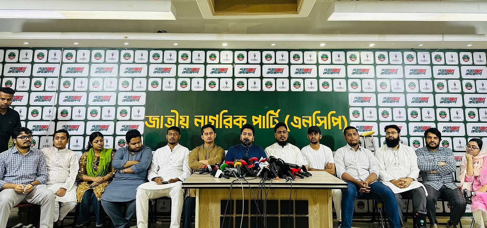স্বরাষ্ট্রমন্ত্রীকে দায়িত্বে রেখে আইনশৃঙ্খলা ফেরানো সম্ভব নয়: নাহিদ ইসলাম