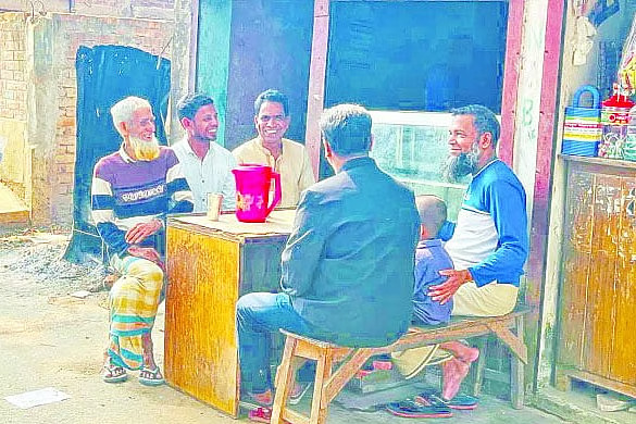 মাইক নেই, স্লোগান নেই—নীরব নির্বাচনী মাঠ