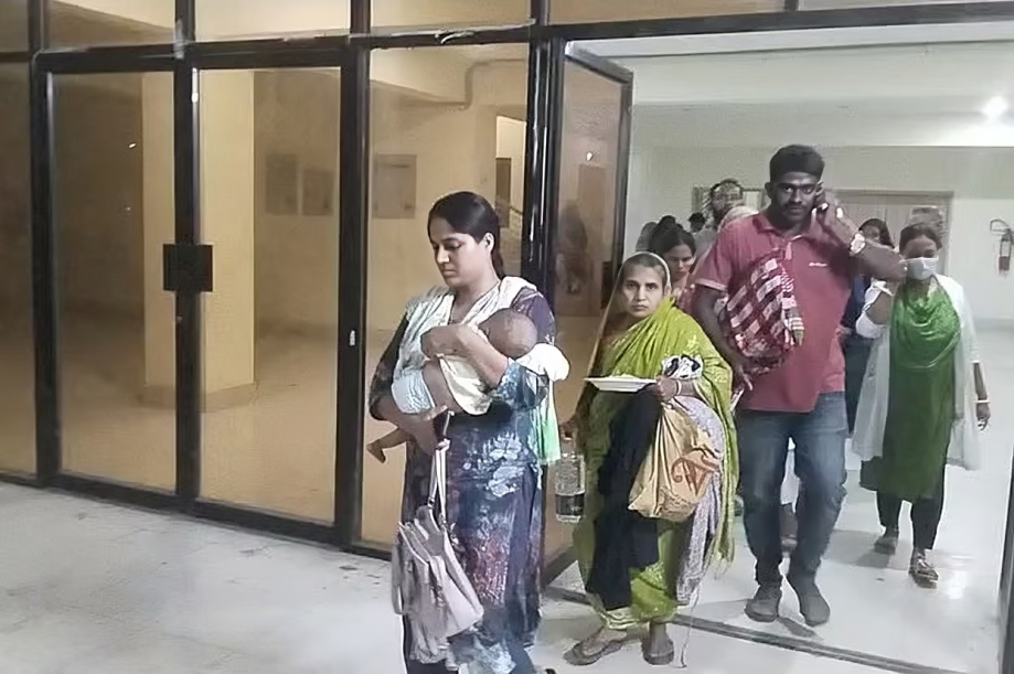 শিবচর স্বাস্থ্য কমপ্লেক্সে আগুন আতঙ্কে দৌড়ের ঘটনায় ৫ আহত